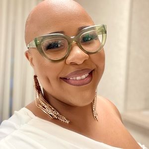 Meet your Posher, Alexis